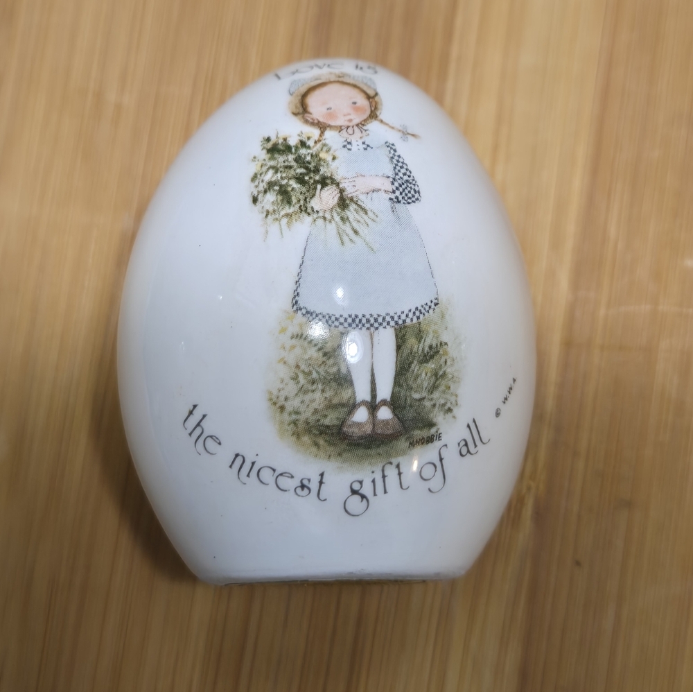 HOLLY HOBBIE Holly Hobby Egg, Love Is The Nicest Gift Of All